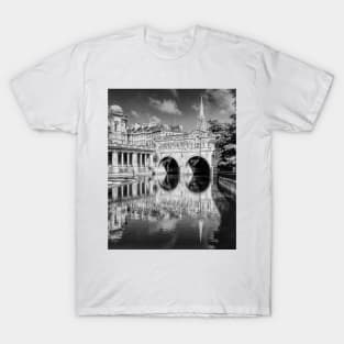 Pulteney Bridge and River Avon in Bath T-Shirt